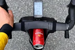 📸 Jumbo-Visma-routinier Robert Gesink verricht goede daden: Nederlander stopt elke rit om zwerfvuil op te ruimen