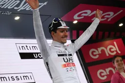 João Almeida onder de indruk van Thomas: 'Hij kwam als een raket opzetten'