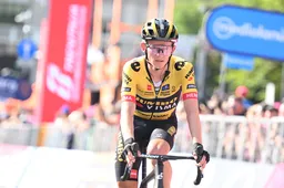 Bouwman ziet kopman Roglic tijd verliezen: 'Was niet ons plan om de koers te doen ontploffen'