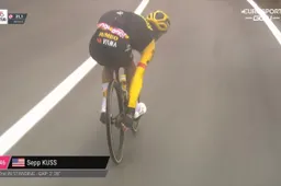🎥 Don't try this at home: Jumbo-Visma-meesterknecht Kuss moet dolle capriolen uithalen in Giro