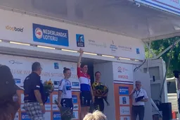 Marianne Vos kan lachen om 'generatiekloof' op NK-podium: 'Die andere twee hebben er ook van genoten'