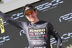 Evenepoel en Van Aert kunnen fotobomb-grapjes Impey en Gesink waarderen: 'Geweldige foto voor de kinderen'