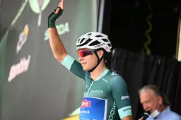 Philipsen leeft z'n droom na Tourhattrick: 'Vanaf hier is het doel wel om het groen naar Parijs te brengen'