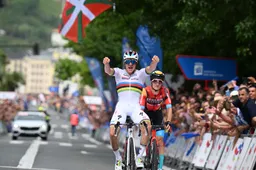 Evenepoel geeft met San Sebastián-zege zijn vertrouwen een boost: 'Ga met een goed gevoel naar Glasgow'
