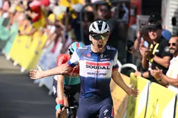 Asgreen voelt na 'ploegentijdrit' mee met medevluchters: 'Verdienden alle vier de zege, zo hard voor gewerkt'