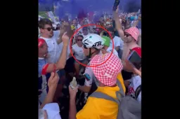 Cosnefroy stal show met biertje in schaduw van Pogacar en Vingegaard op Joux-Plane: 'Geen spijt van'