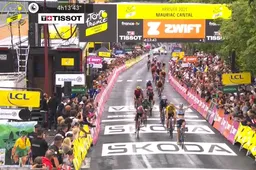 Twee keer gevallen, maar toch winnen: Lippert klopt Kopecky in Tour de France Femmes