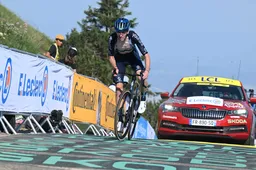 Bardet verliest twee plekken in klassement op 'zijn' Puy de Dome: 'Was een heel zware dag'