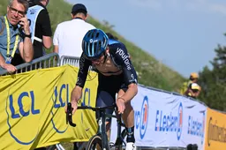 Extreme hitte kost veel renners de kop in tiende Touretappe: 'Ik zag Bardet hoesten en van alles uitspuwen'