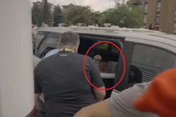 Waarom ging Pogacar na de eerste Touretappe kort in een bad zitten in busje van UAE Team Emirates?