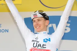 Pogacar met grote glimlach na ritwinst in Tour: 'Voelde me eindelijk mezelf, kunnen nog wel weekje door'