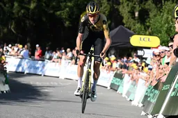 Benoot met opgezwollen oog kritisch op boni's: 'In mijn ogen niet nodig voor een attractieve Tour'