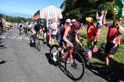 INEOS ziet naast ritzege Kwiatkowski op 'hersteldag' ook sterke Pidcock: 'Heb 700 watt gezien op m'n teller'