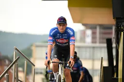 Van der Poel haalt 'gelijk' in eerste Tourrit: 'Misschien kan ik analist worden na mijn carrière'