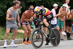 Iserbyt en Van der Sande dollen met 'gewone mensen'-uitspraak Van Aert: 'Nu weet hij hoe wij ons voelen'