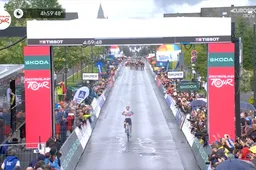 Regen en kou weert Muhlberger niet in Winterberg: Oostenrijker wint tweede etappe Deutschland Tour