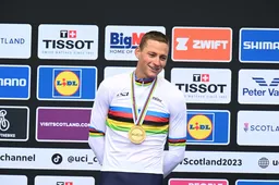 Van WK-goud naar mtb-deceptie naar eerste zege in regenboogtrui: de eerste 40 dagen van wereldkampioen Van der Poel