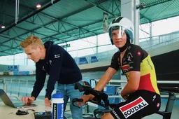 Evenepoel lanceert Youtube-kanaal (en laat meteen zien dat hij op WK tijdrijden met snelste materiaal rijdt)