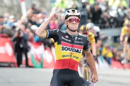 Evenepoel stak Jumbo-Visma-trio Roglic-Vingegaard-Kuss de loef af: 'Ik speelde het spel tactisch mee'
