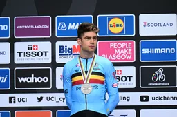 Van Aert voelt zich op waarde geklopt: 'Ik zat op wiel Mathieu en kon het maar tien seconden houden'