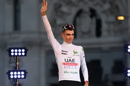 Ayuso als 'best of the rest' opvallend streng voor zichzelf: 'Vorig jaar reed ik podium, nu niet'