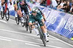 De hele kopgroep keek in de laatste kilometer naar Groves: 'Maar ik wilde absoluut niet op kop komen'