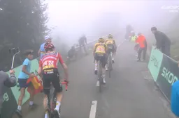 'Go guys'; leider Kuss schreeuwt ploeggenoten Roglic en Vingegaard naar nieuwe Jumbo-sweep op Angliru