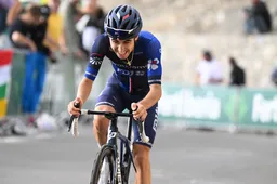 Martinez verpest UAE Team Emirates-feestje in Trofeo Laigueglia: Vendrame en Ayuso mee op podium