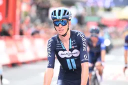 Bardet twijfelt openlijk over toekomstplannen: 'Wil niet die jongen zijn die naar beneden zakt in het peloton'