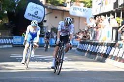 Pogacar wordt overklast door Roglic, maar spreekt van 'sterke benen': 'Dat was de fout van de dag'