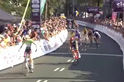 SD Worx vreet de hele keuken leeg: Wiebes sprint naar ritzege, Kopecky pakt eindwinst op dag van Van Vleuten