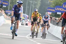 Jumbo-Visma en Van Aert hebben tóch een limiet: 'Er werd echt gekoerst om Wout pijn te doen'