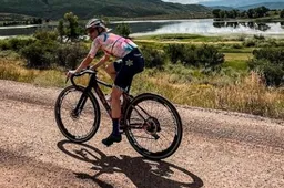 Ook EK gravel-winnares Cromwell stellig over hectiek door geloste renners: 'We hadden er inderdaad profijt van'