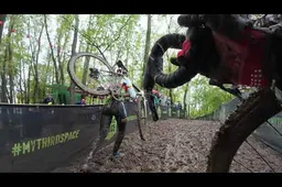 🎥 Puck Pieterse toont: Wereldbeker Waterloo wordt één grote, vettige modderboel