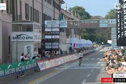 Van Vleuten en haar glazen bol: Lippert stoomt door met winst in Tre Valli Varesine, Georgi wint in België