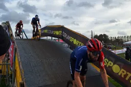 'Dan rijden Van der Poel en Van Aert nooit meer een WK', zegt Joris Nieuwenhuis over bizarre UCI-soap