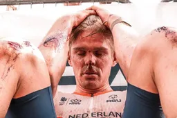 'Podium of jodium'; Piotr Havik botste op WK gravel in de kopgroep met 50 km/u op stenen muur
