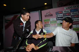 Sastre lacht met nare opmerkingen Armstrong: 'Maakt me gelukkig dat hij zich druk maakt om mij'