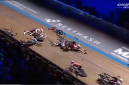 🎥 WOW! Bijna alle renners tegen het hout tijdens de afvalkoers, ook Büchli en Eefting betrokken
