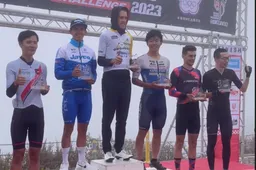 Nibali is record op monsterklim van 86 (!) kilometer eindelijk kwijt (maar niet aan favoriet Simon Yates)