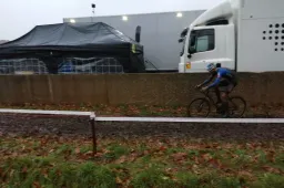 Niels Vandeputte verrast vriend en vijand in de modder van Merksplas: 'Voelde mijn voeten niet meer door de kou'