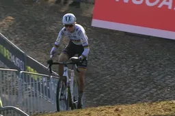 Van Empel vernedert slordige Pieterse (en vooral de rest) in Boom, valse start bij rentree voor Van Anrooij