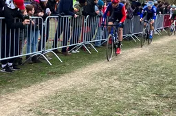 Nieuwenhuis klopt zijn ploegmaats in Hulst: 'Het is ieder voor zich in zo’n situatie'