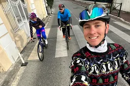 🎥 Kerst in de koers: Pogacar in kersttrui de fiets op, ploegmaat Ulissi kondigt komst derde baby aan
