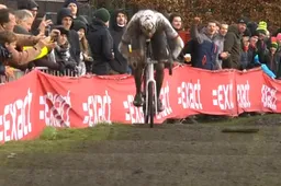 Van der Poel is ook ouderwetse moddercross de baas en rijdt freewheelend naar 6 op 6 in Loenhout