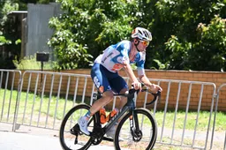 Picnic PostNL-hoofdcoach krijgt het voor de kiezen na drama in Australië: 'Ik ga je er lullig uit laten zien'