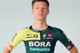 Vlasov twijfelt door afkomst aan WK-deelname: 'Het is lastig, want wat moet ik met staf en die dingen?'