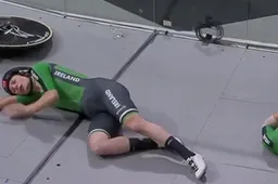 🎥 Een ongeluk zit in een klein hoekje: Ierse ploegenachtervolging loopt na de finish volledig in soep