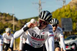 Pogacar leider in de Tour? Ayuso wijst liever naar Jumbo-Visma-masterclass: 'Dat moeten we onthouden'