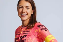 Faulkner 'wachtte' op aanval van Vollering en Longo Borghini: 'Kwam ook wel wat geluk bij kijken'